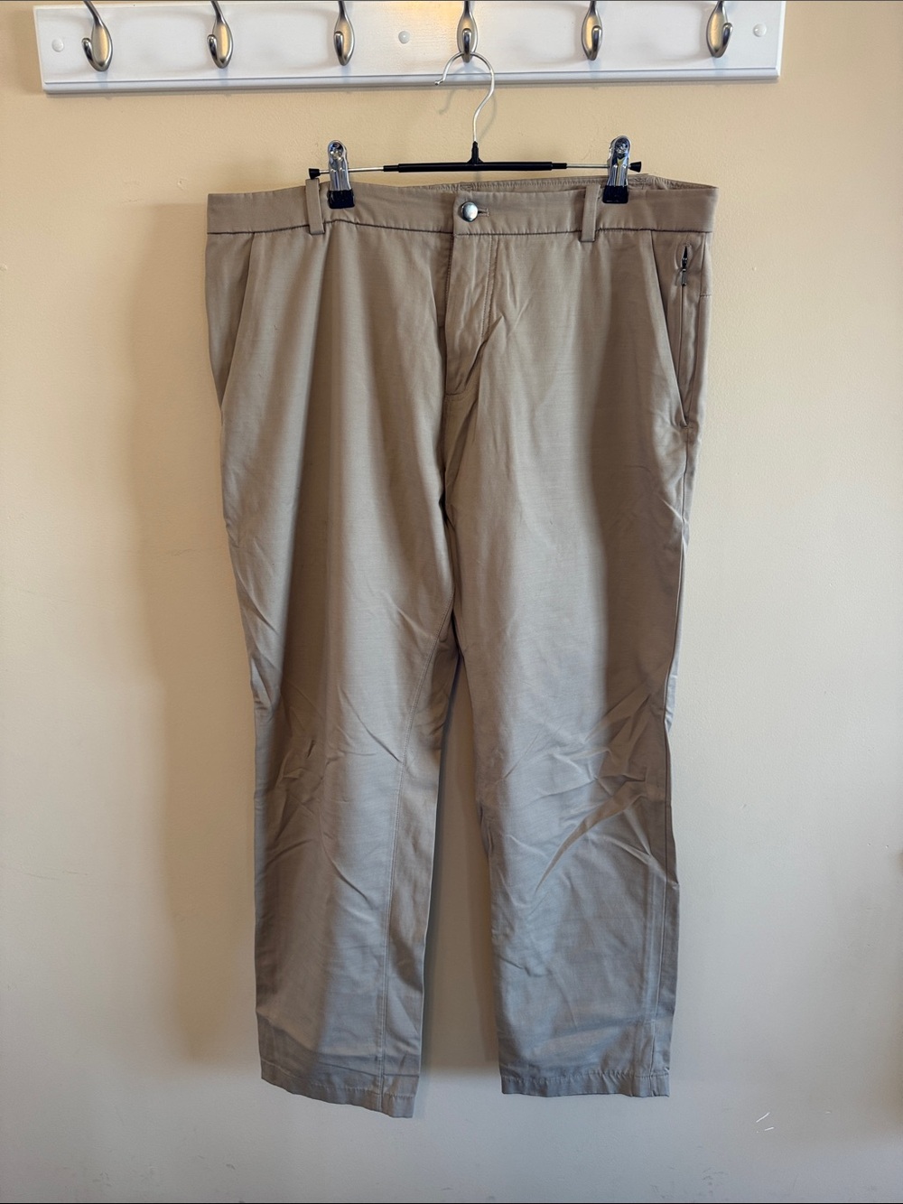 lululemon athletica Men's Khaki Performance Chinos - Tan